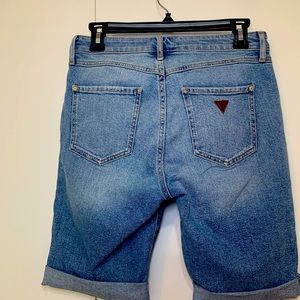 Guess medium denim knee length shorts- slight stretch- EUC - size 27